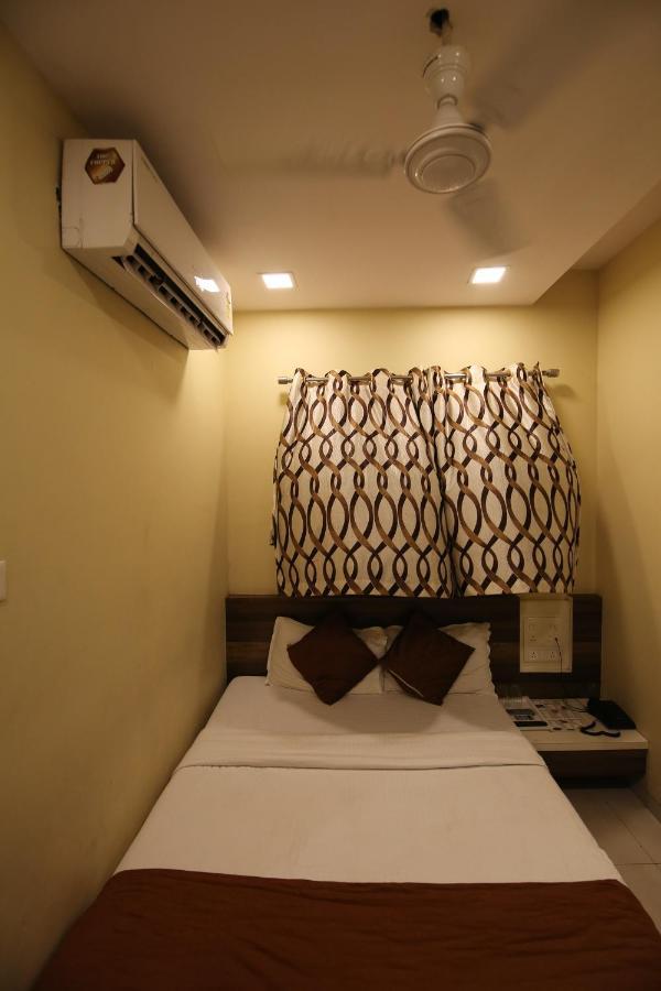 Airport Metro Hotel Mumbai Exterior photo