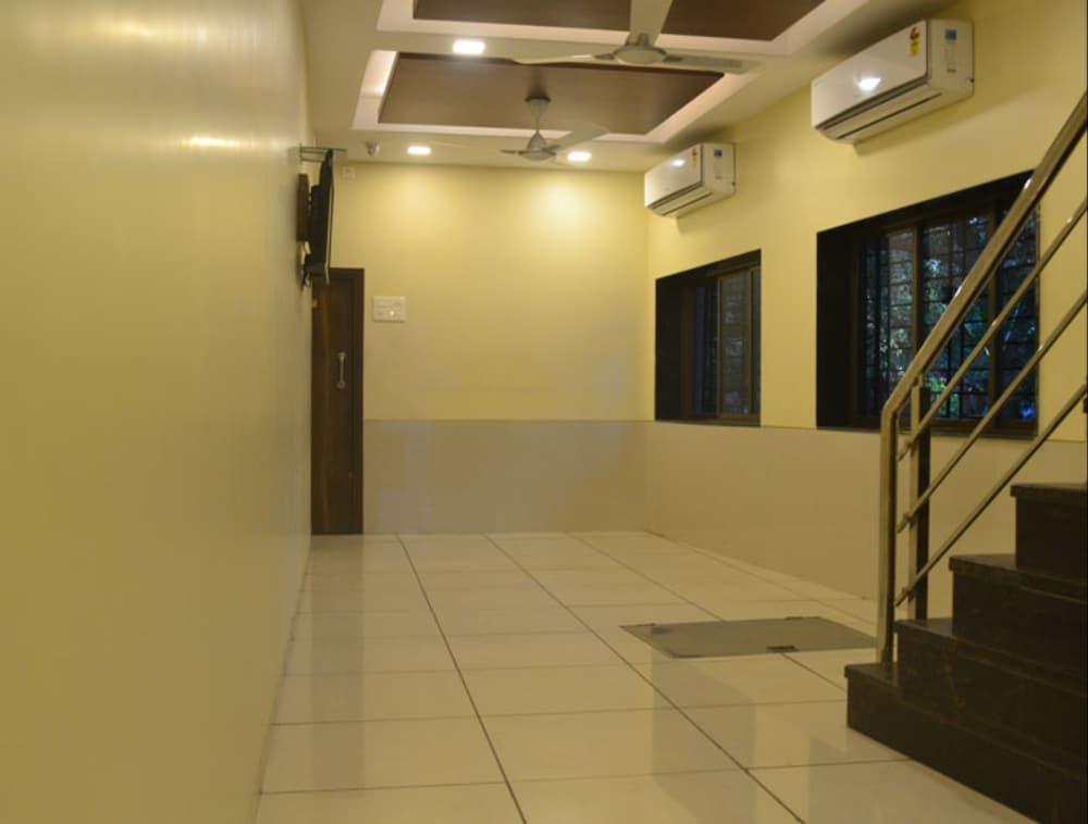Airport Metro Hotel Mumbai Exterior photo
