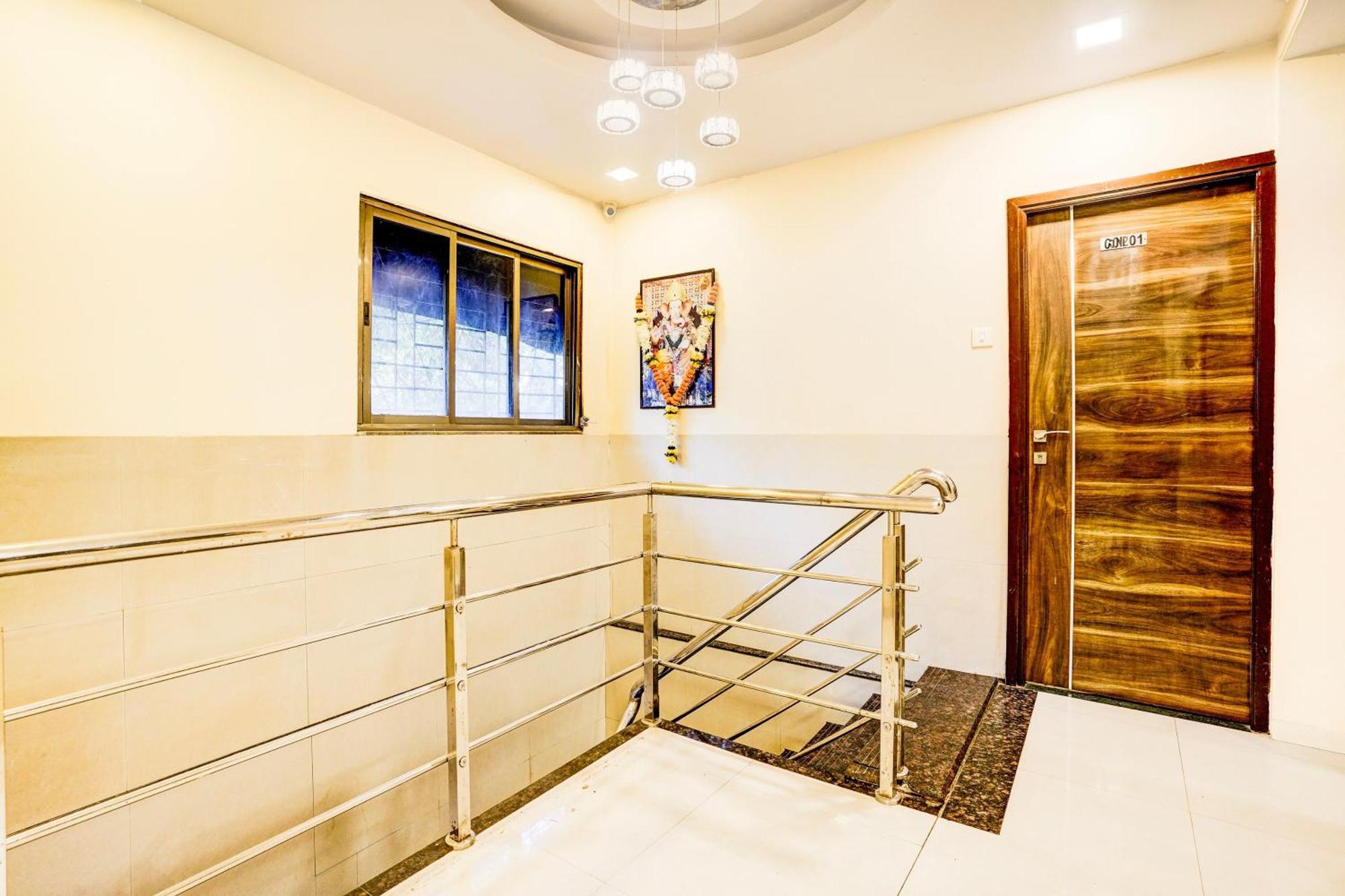 Airport Metro Hotel Mumbai Exterior photo